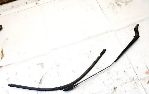 Peugeot 407 Front wiper blade arm