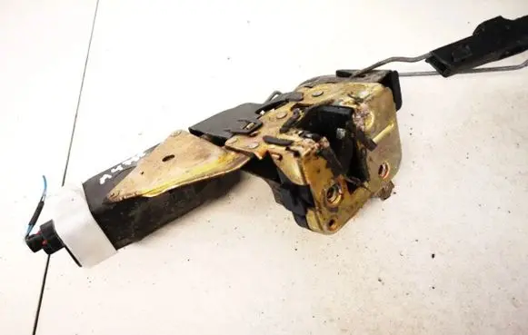Mitsubishi Carisma Front door lock