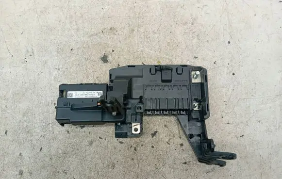 Mercedes-Benz GL X166 Fuse module A0009820123