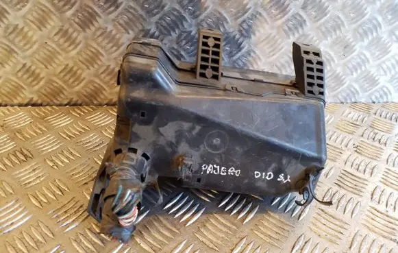 Mitsubishi Pajero Fuse box set MR583210 G8C208MF