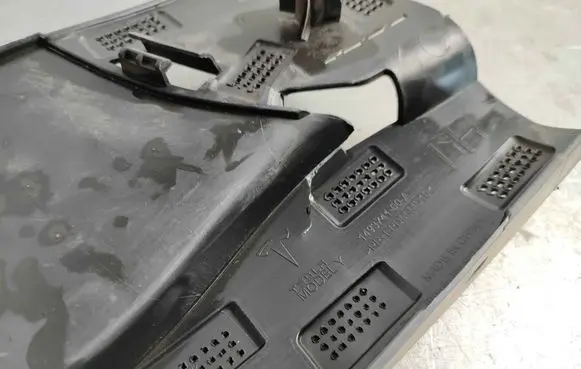Front bumper mounting bracket