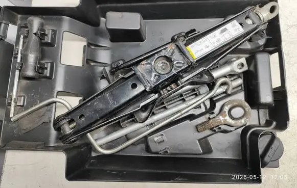 Peugeot Boxer Tool set 1361315080