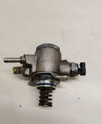 Volkswagen Touareg II Fuel injection high pressure pump 07L127026Q