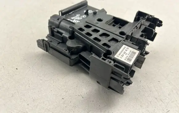 Mercedes-Benz C W204 Positive wiring loom A2045403650