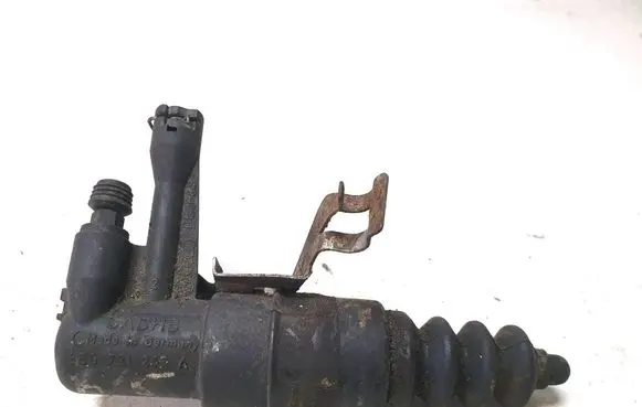 Volkswagen PASSAT B5 Clutch slave cylinder 