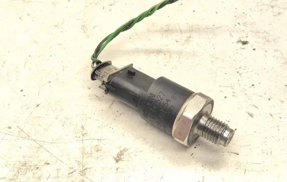Volvo V70 Fuel pressure sensor 0281002527