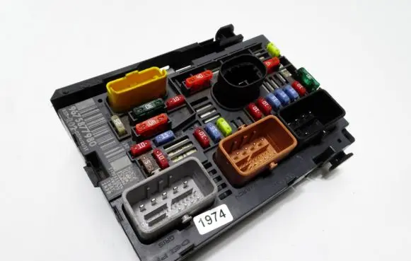 Peugeot 5008 Fuse box set 9675877980
