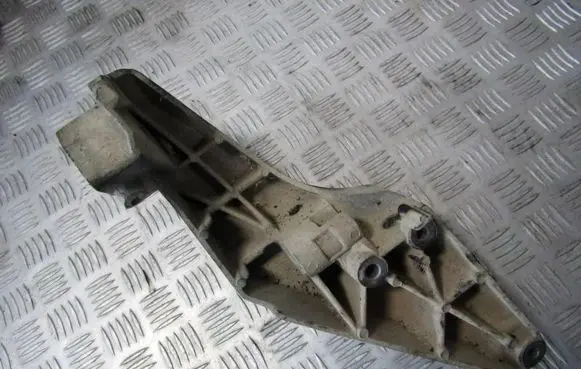 Opel Vectra B Engine mounting bracket 90502614 0047620 905026140047620