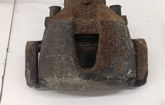 Volvo V40 Front brake caliper