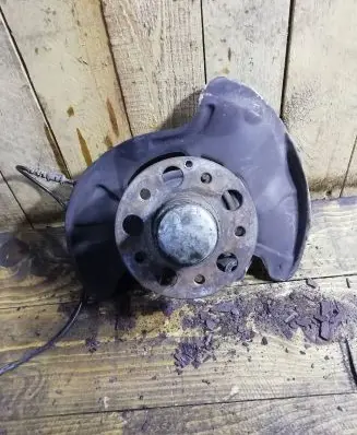 Mercedes-Benz CLK A209 C209 Front wheel hub 20901