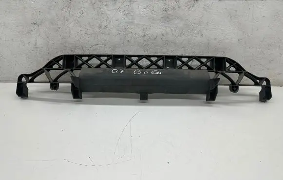 Audi Q7 4L Rear bumper mounting bracket 4L0807329