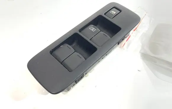 Nissan Qashqai Electric window control switch 25401JD00B