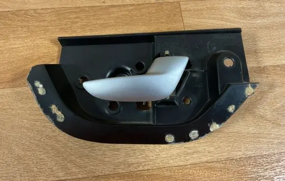 Volvo V70 Front door interior handle 8693725