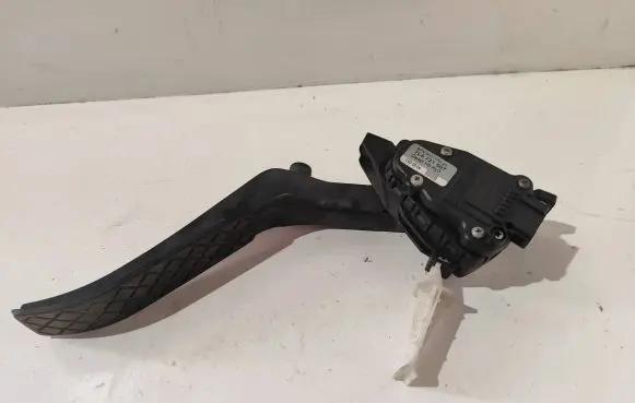 Volkswagen Touareg I Accelerator throttle pedal 7l6721507 6PV00777025