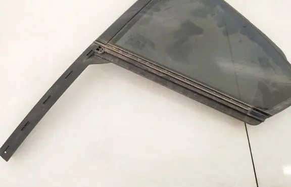 Rear vent window glass