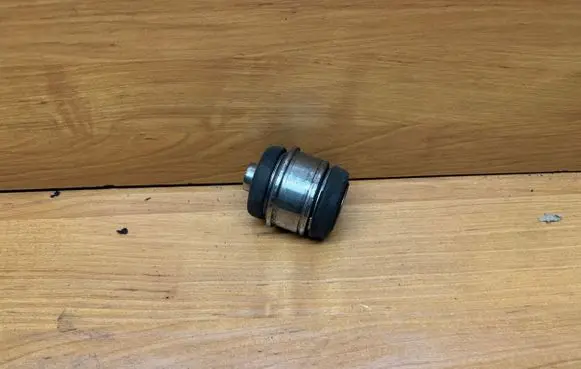 BMW 5 E39 Rear axle beam mounts housing 33326767748 6767748
