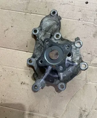 Nissan Primera Water pump W4YD1