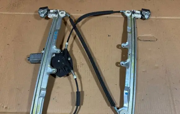 Mitsubishi Colt Front door window regulator with motor 5713A133