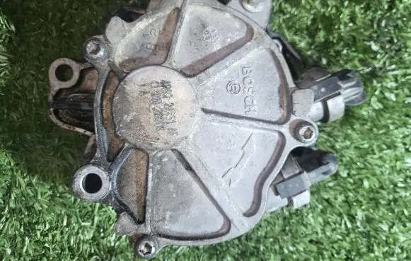 Jaguar XF X250 Vacuum pump 4R8Q2A451AF