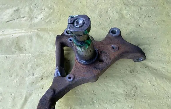 Mercedes-Benz C W204 Front wheel hub spindle knuckle A2043320201 2040232