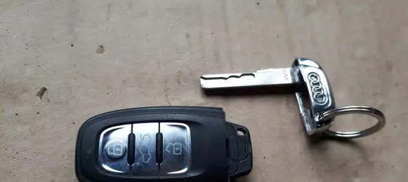 Audi A4 S4 B8 8K Ignition key/card 8T0959754AG