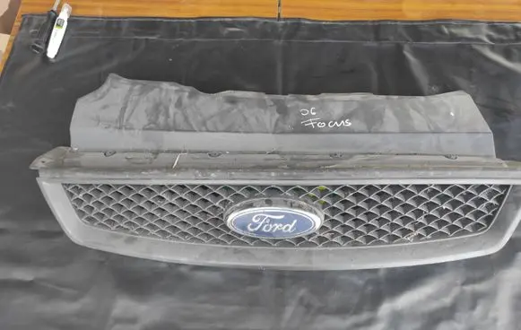 Ford Focus Front grill 4M518C43GAC