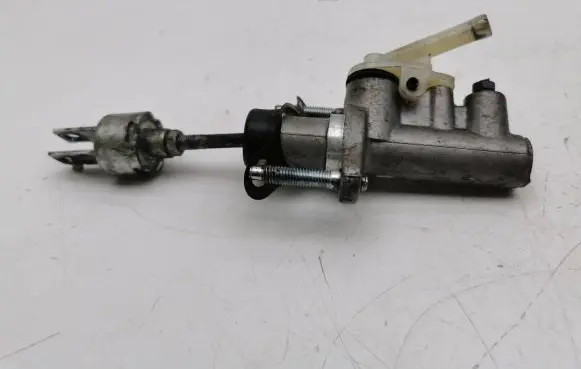 Toyota Corolla E120 E130 Clutch slave cylinder 
