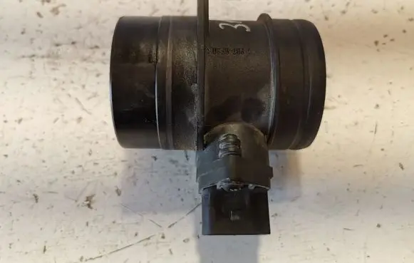Skoda Octavia Mk2 (1Z) Mass air flow meter 074906461B