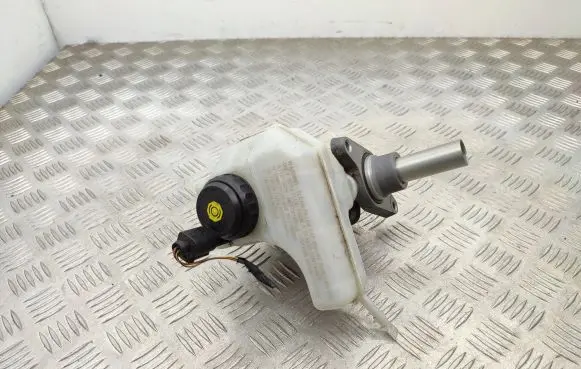 Master brake cylinder