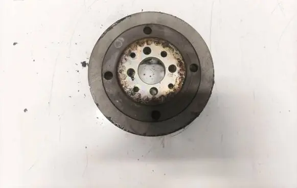 Volkswagen PASSAT B5.5 Crankshaft pulley 038105243