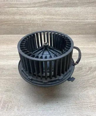 Volkswagen PASSAT B4 Heater fan/blower 357819021
