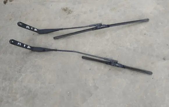 Ford Focus Front wiper blade arm