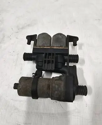 BMW 5 E39 Coolant heater control valve 8374994 1147412135