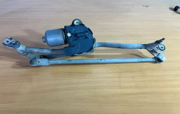 Audi A6 S6 C6 4F Front wiper linkage and motor 4F1955119B