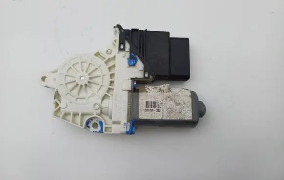 Volkswagen Golf IV Rear door window regulator motor 101439203