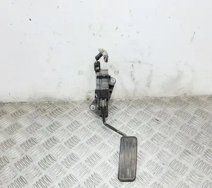 Subaru Legacy Accelerator throttle pedal 05K12A00021 1988007090