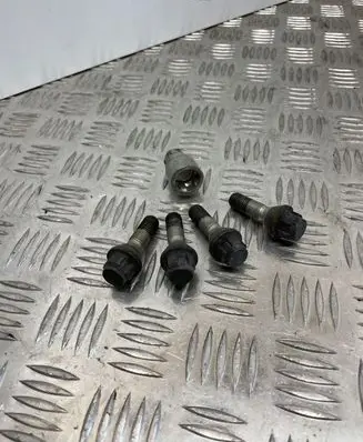 BMW 5 E60 E61 Anti-theft wheel nuts and lock 