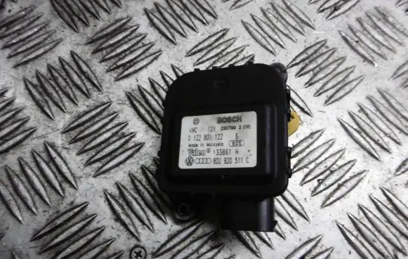 Volkswagen Golf IV A/C air flow flap actuator/motor 8D2820511C