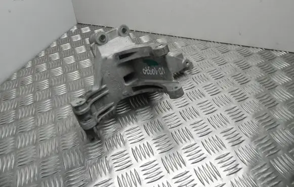 Fiat 500X Engine mounting bracket 55258549 VD10370