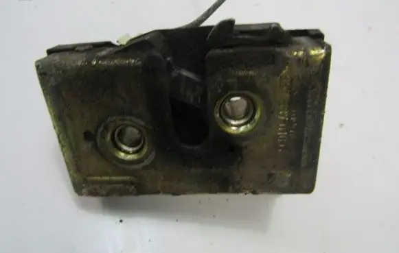 Volkswagen PASSAT B3 Front door lock 