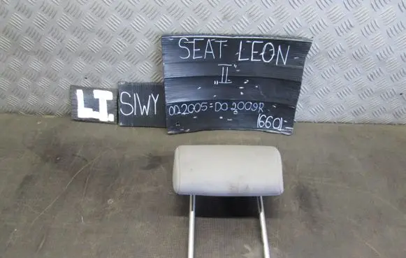 Seat Leon (1P) Rear seat headrest 