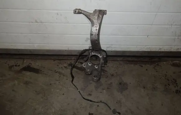 Audi A6 S6 C5 4B Front wheel hub spindle knuckle 4B3407241H