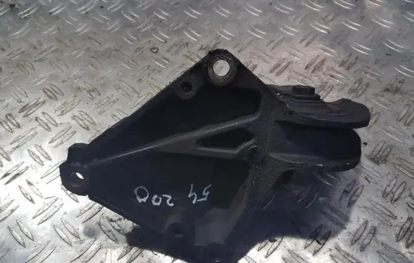 Engine mount bracket