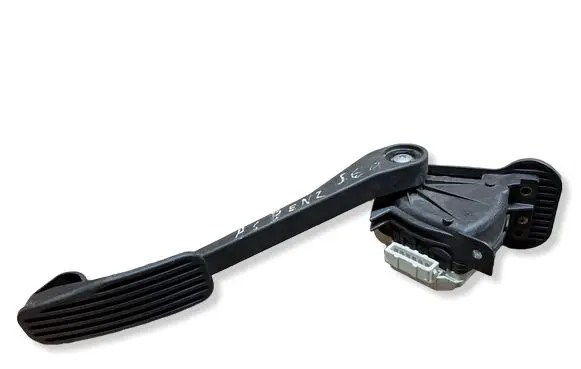 Volvo S60 Accelerator throttle pedal 30636003