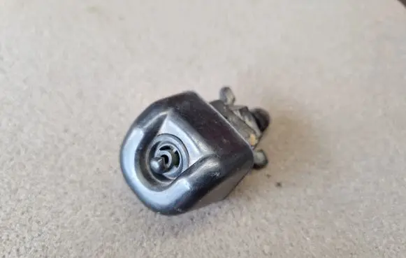 Mitsubishi L200 Headlight washer spray nozzle