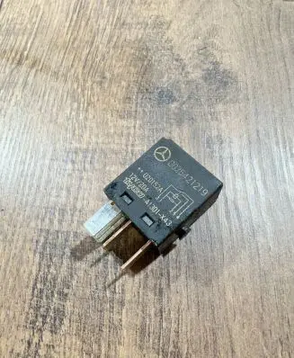 Mercedes-Benz E W211 Other relay 0025421219 A1301X43 020152A