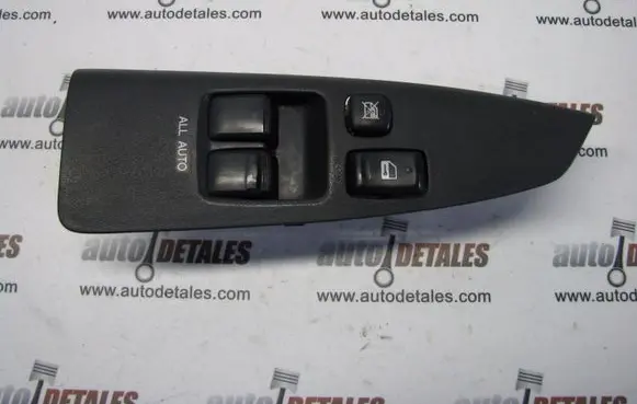 Toyota Corolla Verso E121 Electric window control switch 8404013050