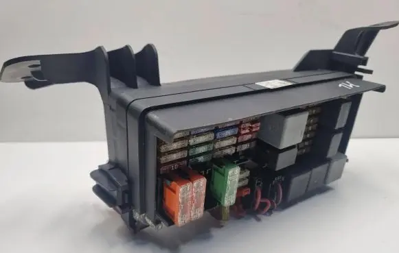 Mercedes-Benz ML W164 Fuse module A1645400272 1645400272