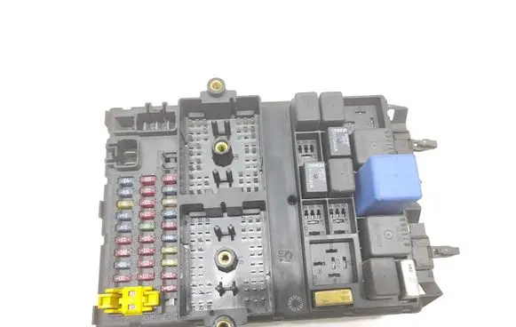 Jeep Cherokee Fuse module 04831433AA 518722103