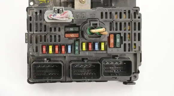 Peugeot Expert Fuse module 9657718580